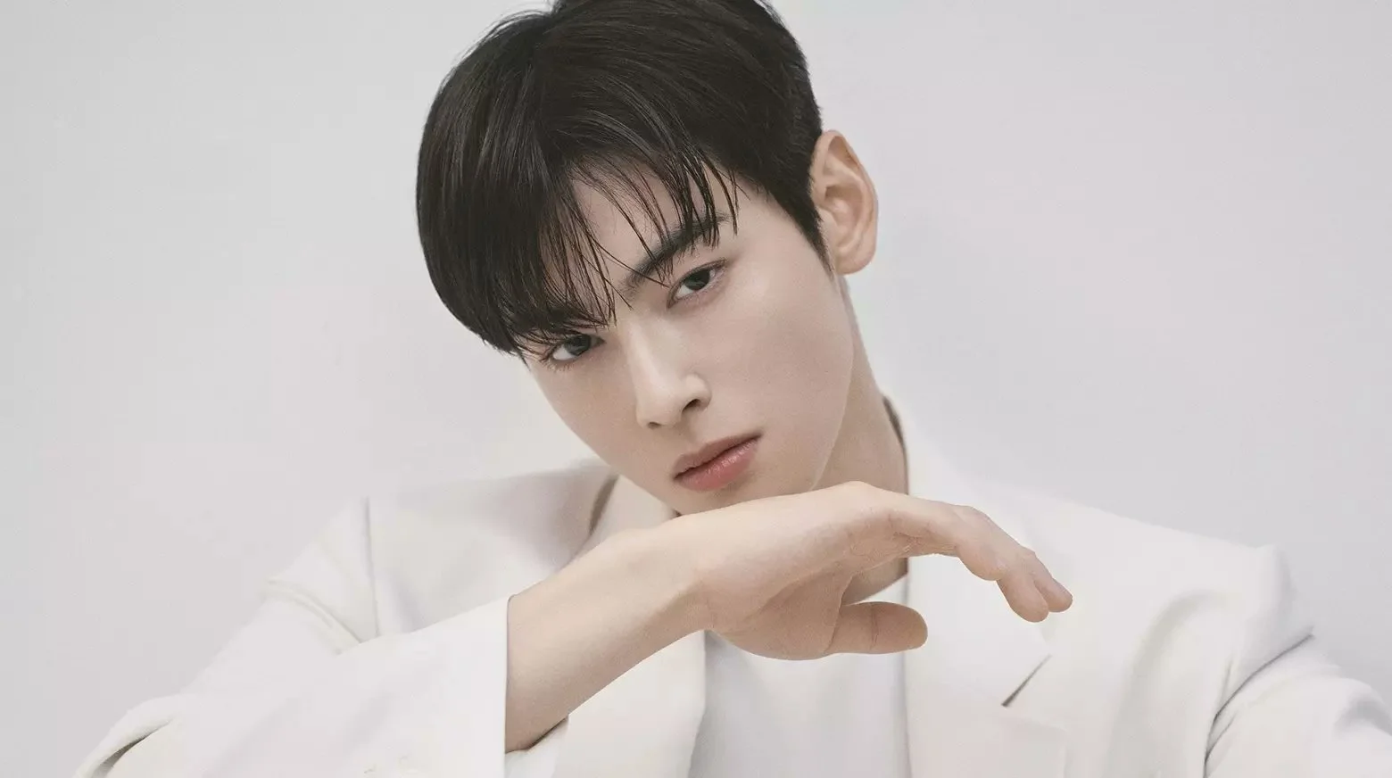 Cha Eun-Woo Shares Supportive Photo With Doyeon