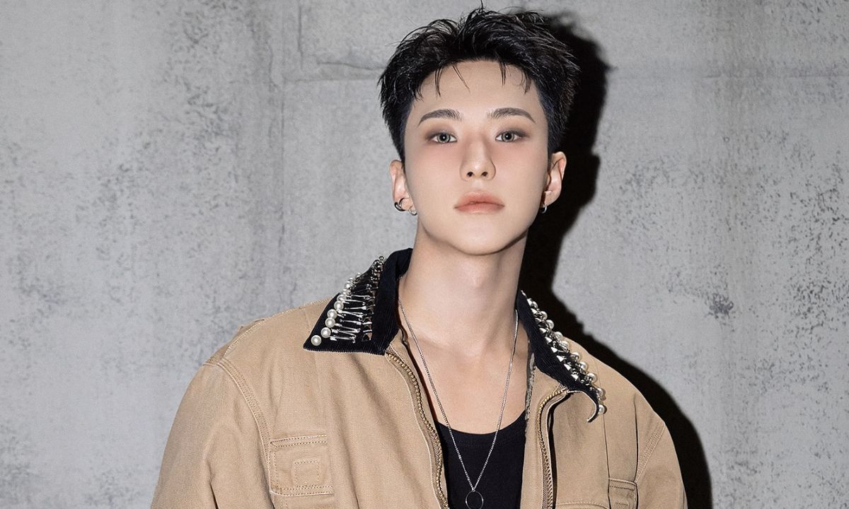 Seventeen’s Hoshi Finds Fan’s Message on Beach, Shares Heartfelt Response