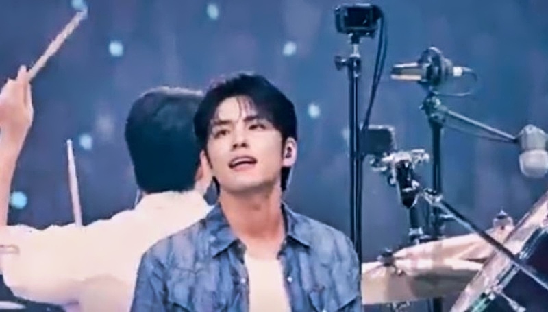 DAY6 K-Pop Band On The 10th Anniversary Tour - Via Kpop Echo - YouTube