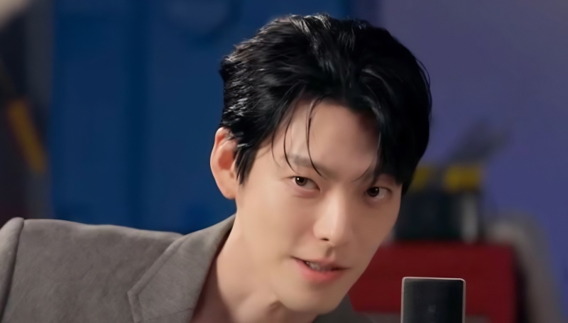 K-drama actor Kim Woo Bin - Netflix - YouTube