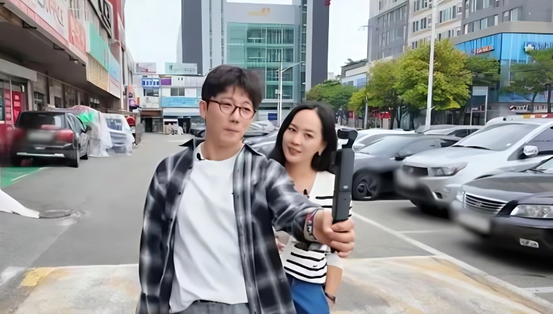 The couple dines at the Namdong Industrial Complex - 유진VS태영 - YouTube