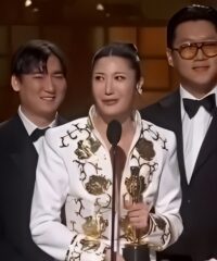 EJAE Accepts the Golden K-Pop Demon Hunters Oscars Award - ABC Live - YouTube