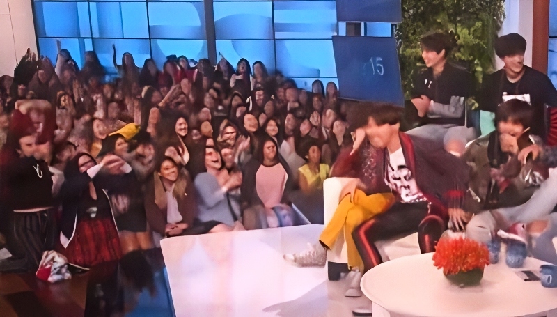 Fans can't get enough of their favorite group - Via The Ellen Shows - YouTube