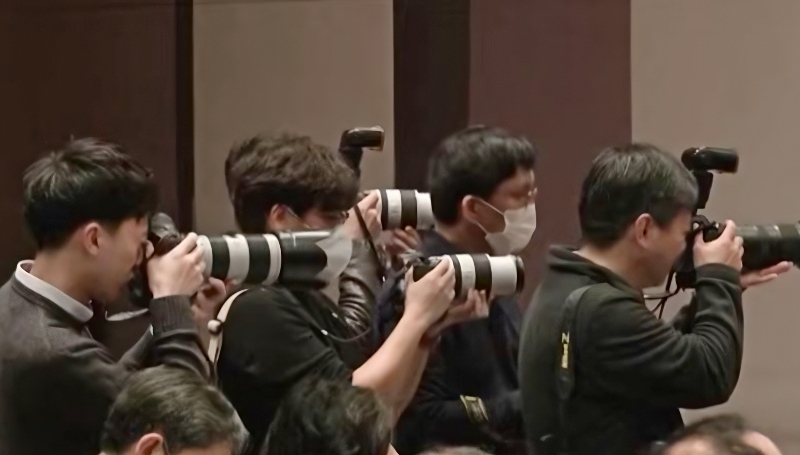 Korean Groups are always big news - Via Arirang News - YouTube