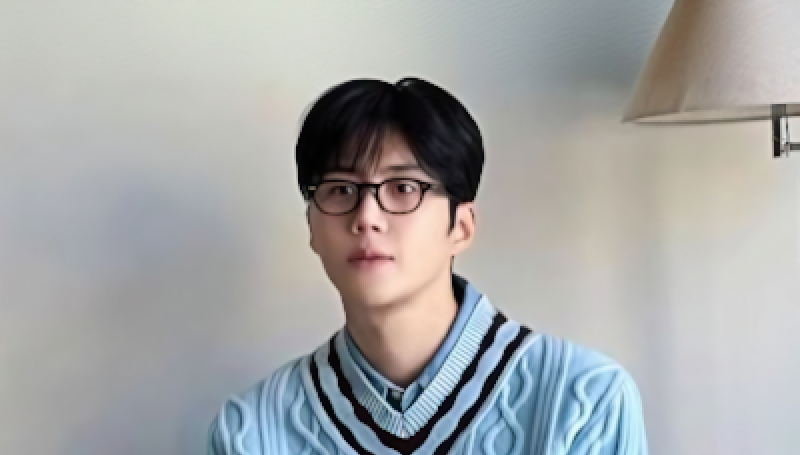 Kim Seon Ho Shares The Love With Birthday Gift